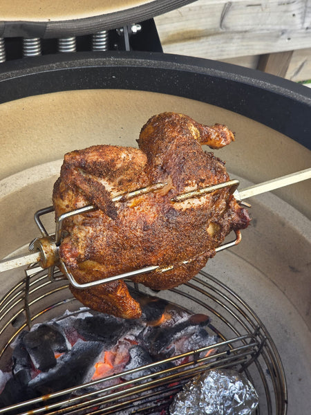 Kip aan het spit op de kamado: het geheim van perfecte garing
